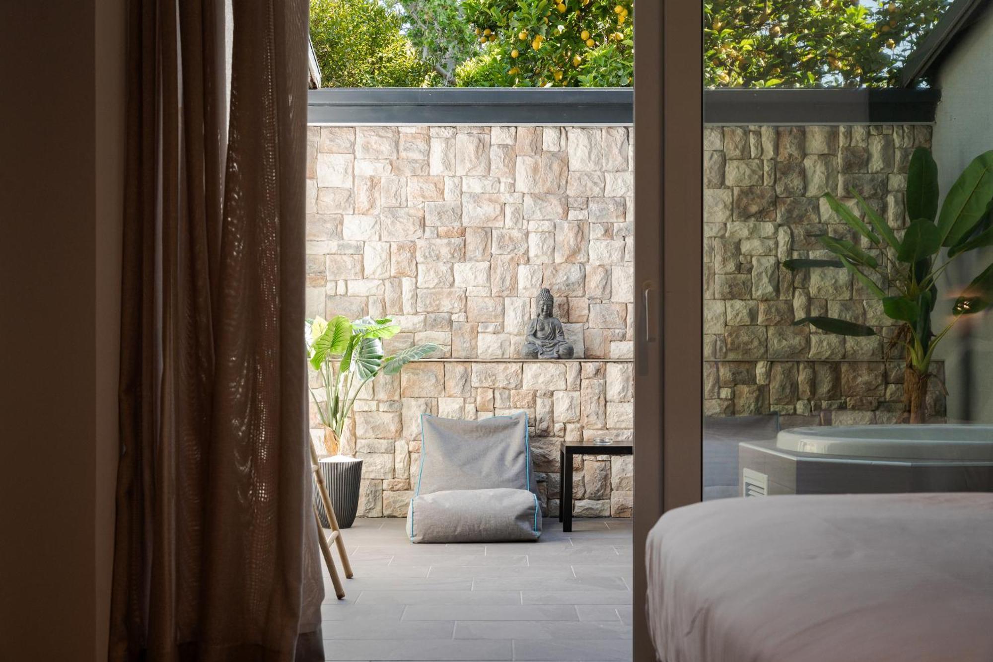 Sette Suites & Rooms - Adults Only Xylokastro Rum bild